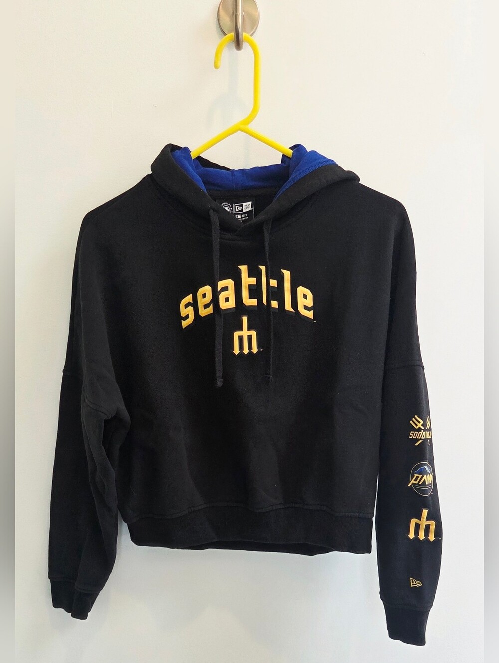 New Era Seattle Mariners City Connect Black Cropped Hoodie - Womens- M